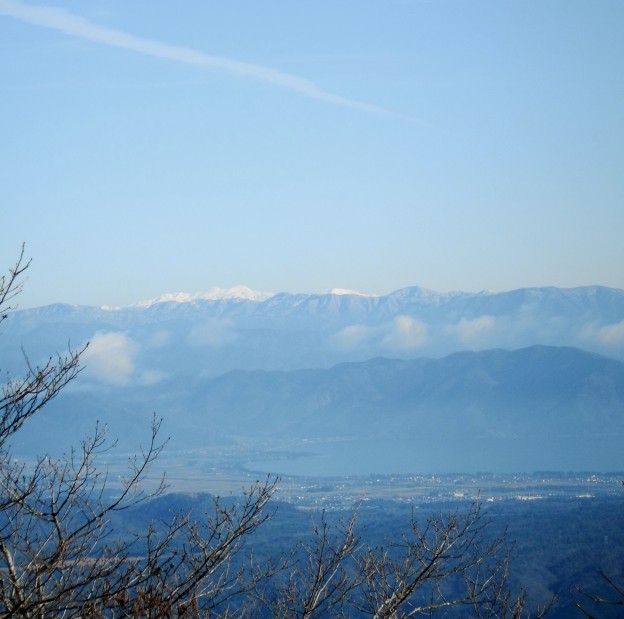 琵琶湖の上に白山